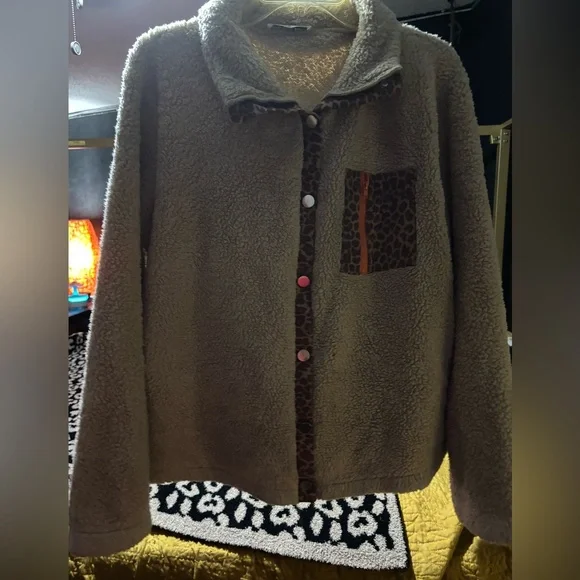 teddy button down jacket with leopard accents✨ - Picture 2 of 8